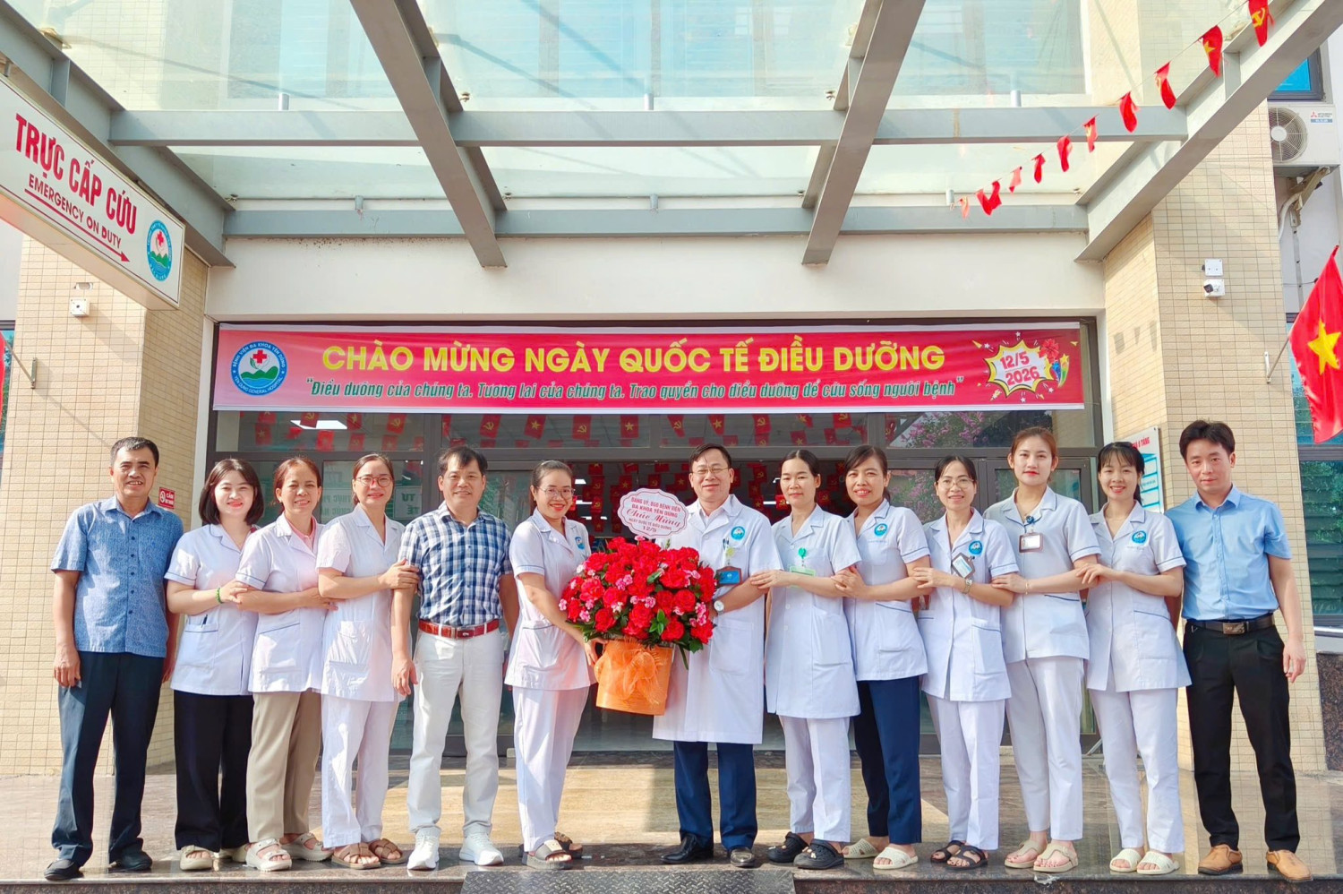 CHÚC MỪNG NGÀY QUỐC TẾ ĐIỀU DƯỠNG: TÔN VINH NHỮNG NGƯỜI "GIỮ NHỊP YÊU THƯƠNG"
