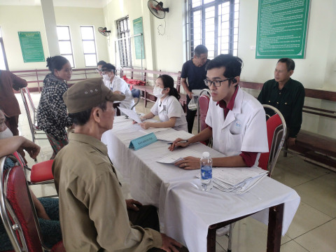 Trung tâm Y tế Bắc Ninh số 1 tổ chức tư vấn, khám sức khỏe tại các địa bàn bị ngập lụt sau bão số 11